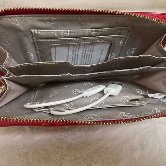 Adrienne Vittadini Red Patent Wristlet Zip Around, AND a Phone Charging Insert! - Picture 6 of 10
